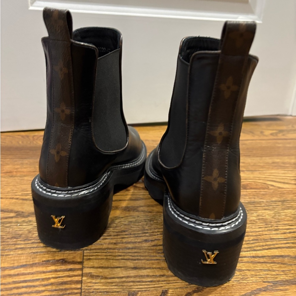 Women’s boots - Picture 2 of 16